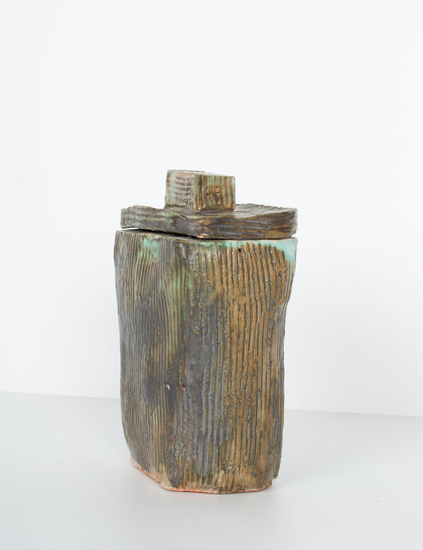 Pot en céramique cannelée