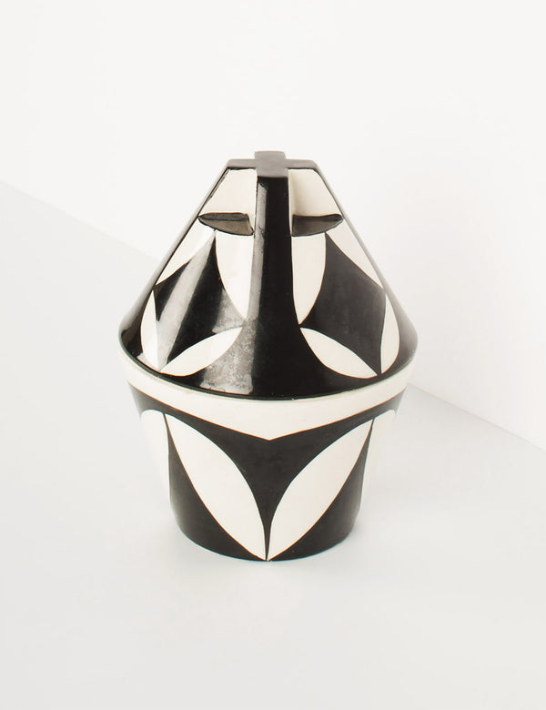 Vintage pot with black and white "rosaces"